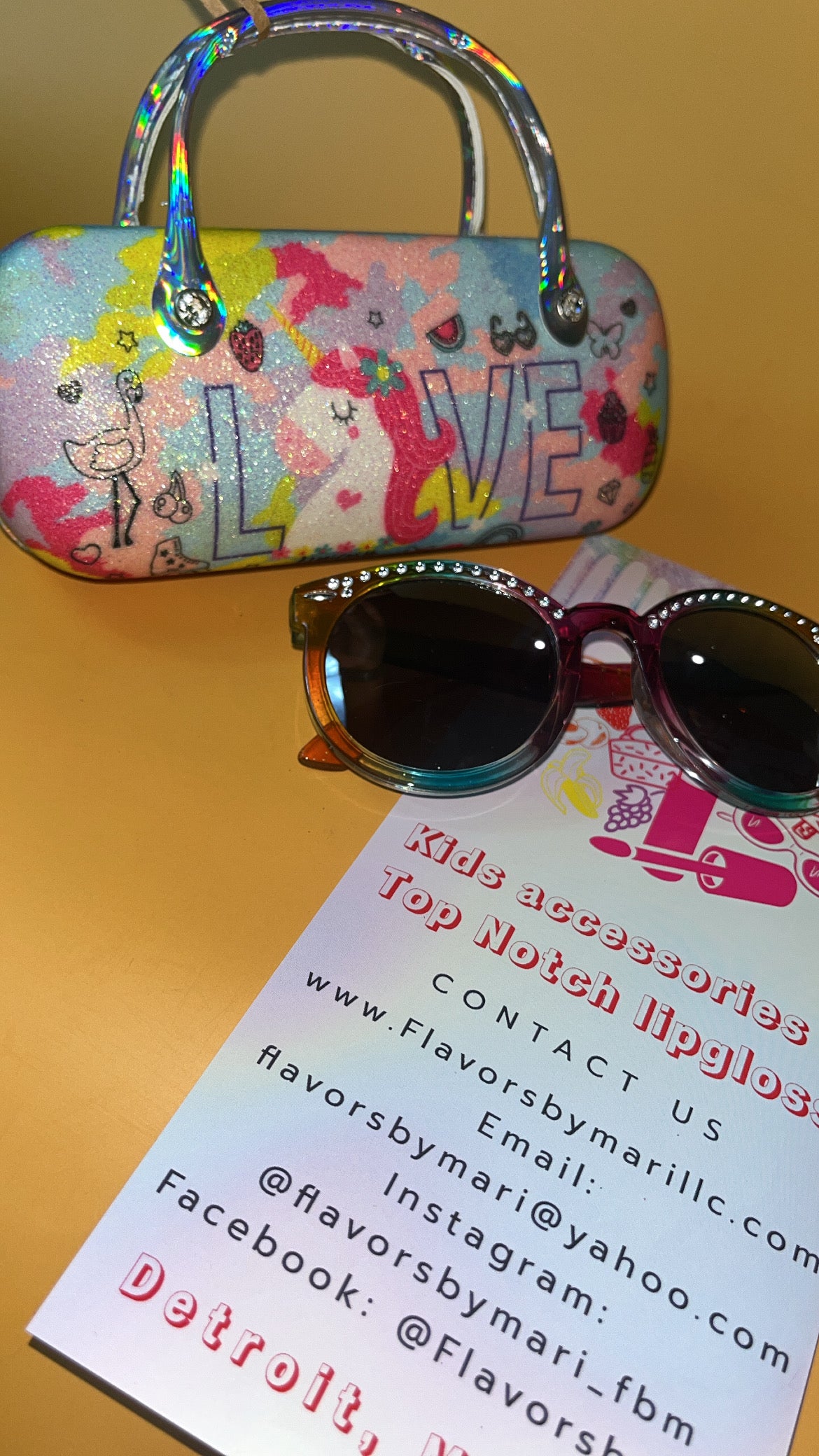 CHARACTER SUNGLASSES W/ CLUTCH