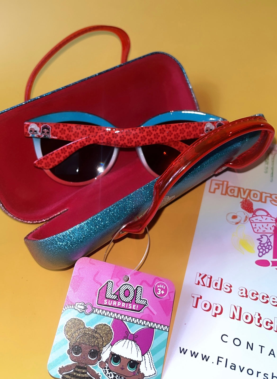 CHARACTER SUNGLASSES W/ CLUTCH