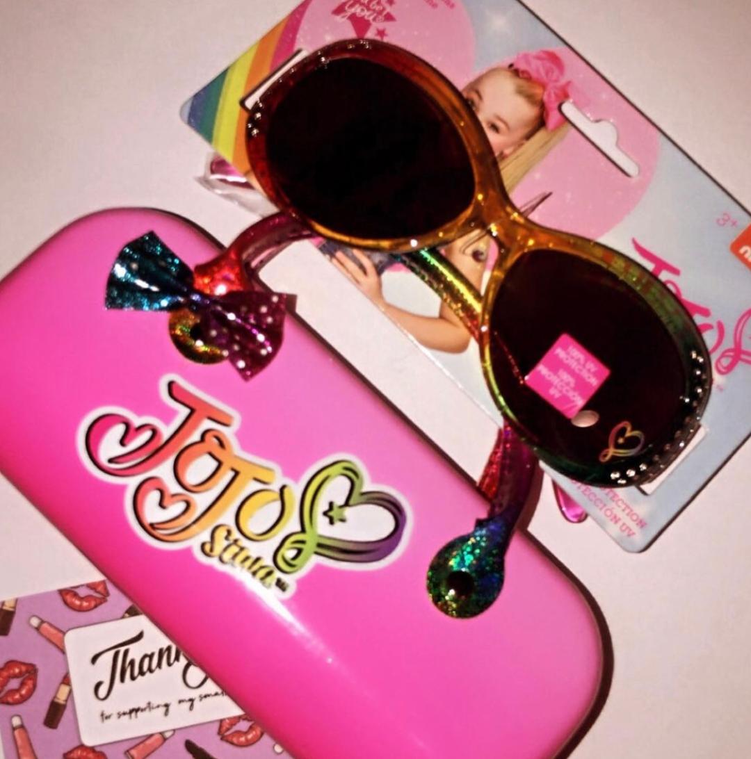 CHARACTER SUNGLASSES W/ CLUTCH